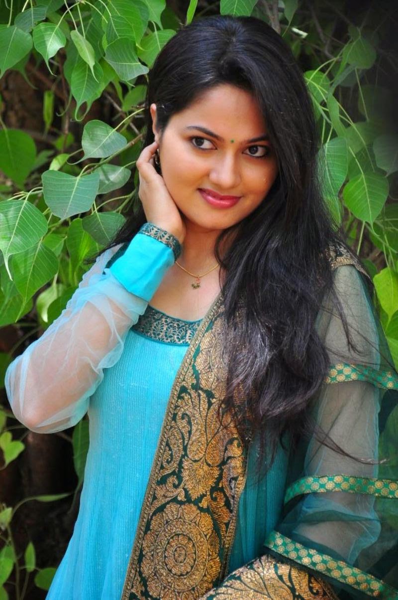 South Actress Suhani Hot Photo Gallery 