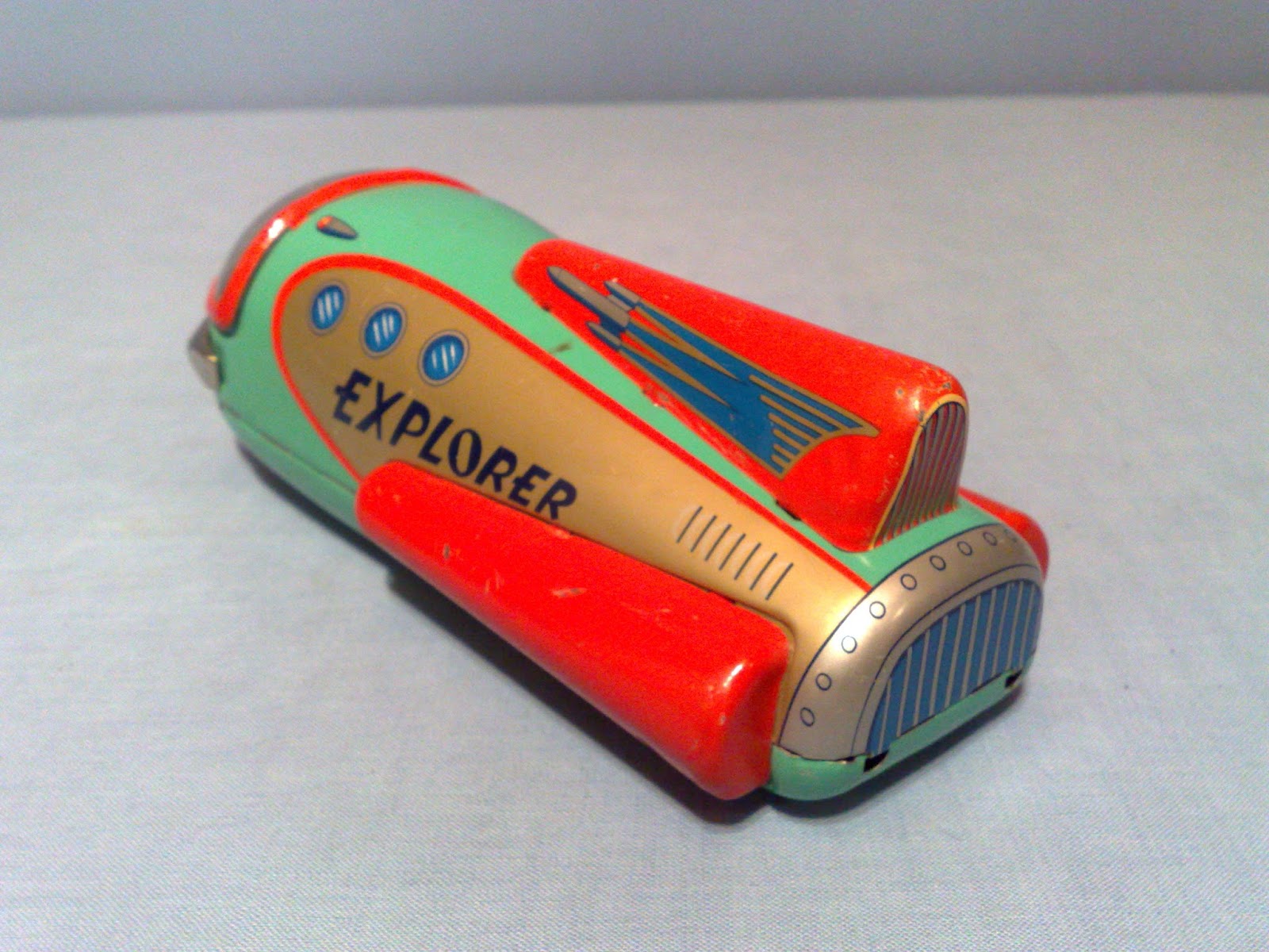 TOM's TECH TOYS MODERN TOYS JAPAN