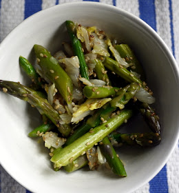 Asparagus and cabbage with sesame seeds and sesame oil