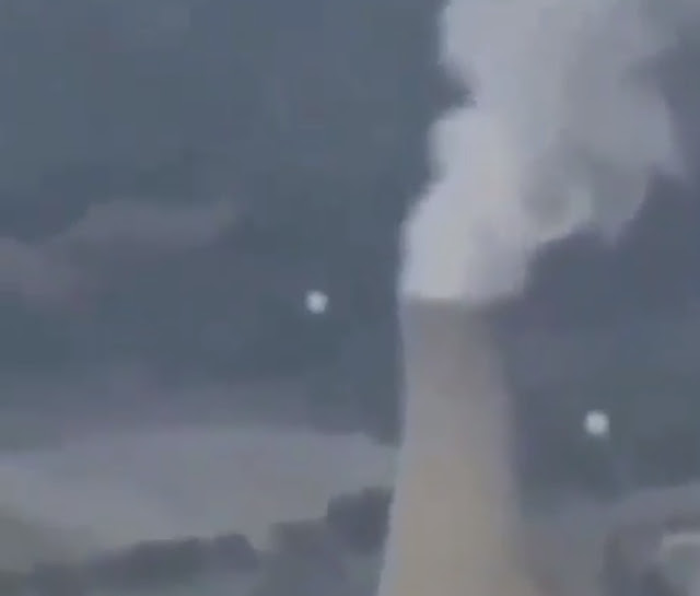 A closer look at the nuclear sightings white UFO Orbs. A-closer-look-at-the-nuclear-sightings-white-UFO-Orbs.
