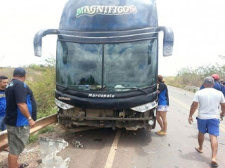 Ônibus da banda de Magníficos sofre acidente em rodovia do Maranhão 