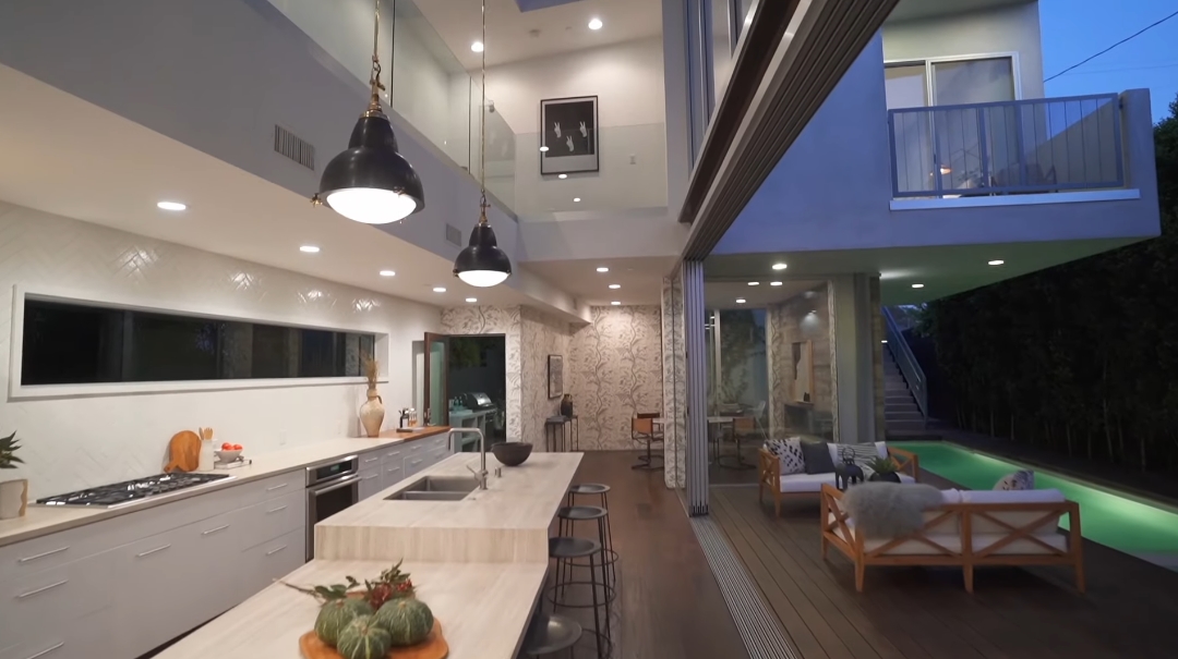 41 Interior Design Photos vs. 720 Indiana Ave, Venice, CA Luxury Home Tour