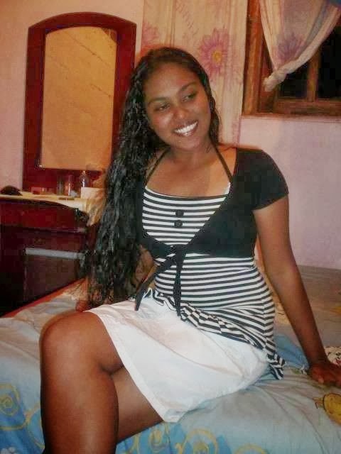 Sri Lankan Girls leaked photo - Crazy Girl