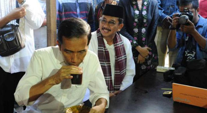Merasa tak 'PEDE'  dan takut kalah, Jokowi belum berani umumkan Cawapresnya