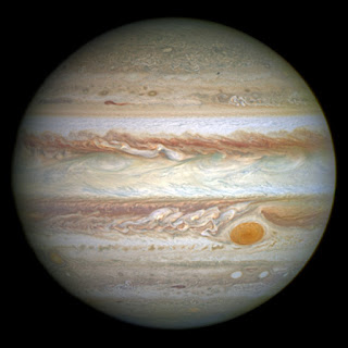 Sao Mộc là hành tinh lớn nhất trong hệ Mặt Trời. Ảnh chụp bởi kính thiên văn Hubble. Nguồn: Wikipedia.