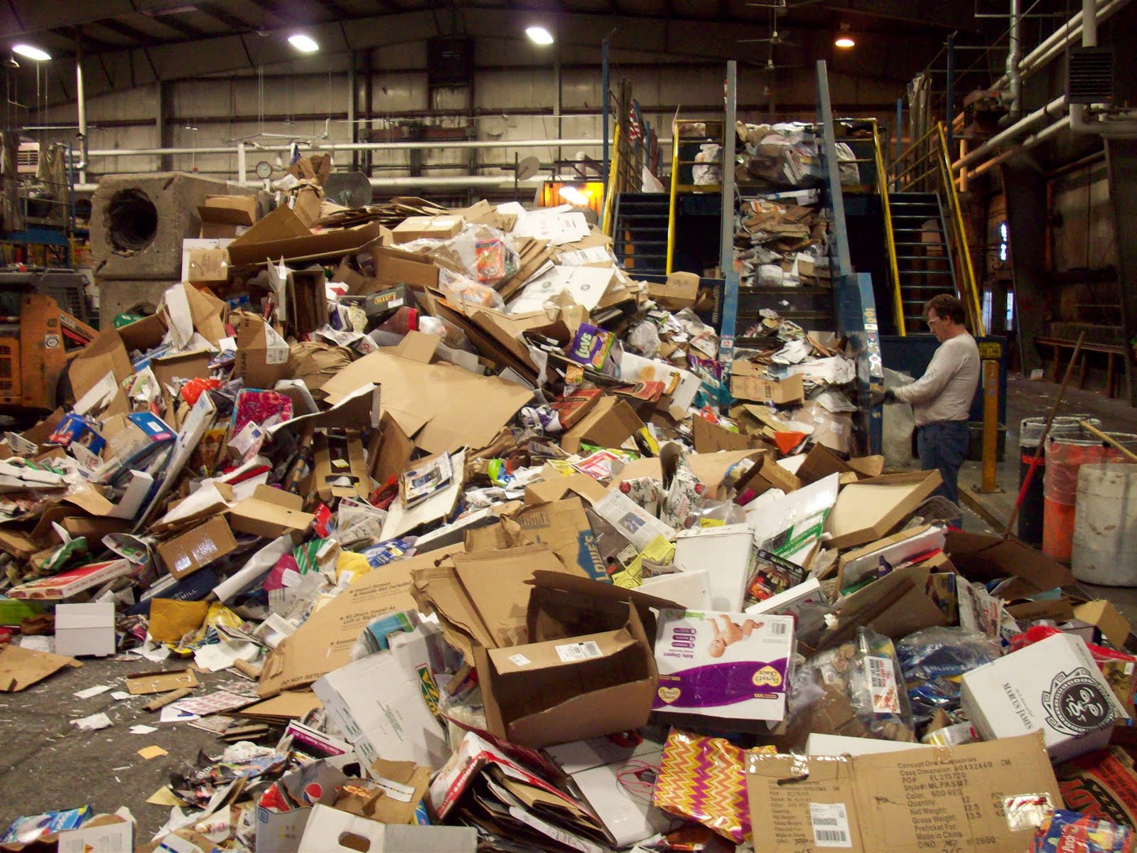 отходы картона. прием картона. прием макулатуры. прием макулатуры. картон бумага макулатура.