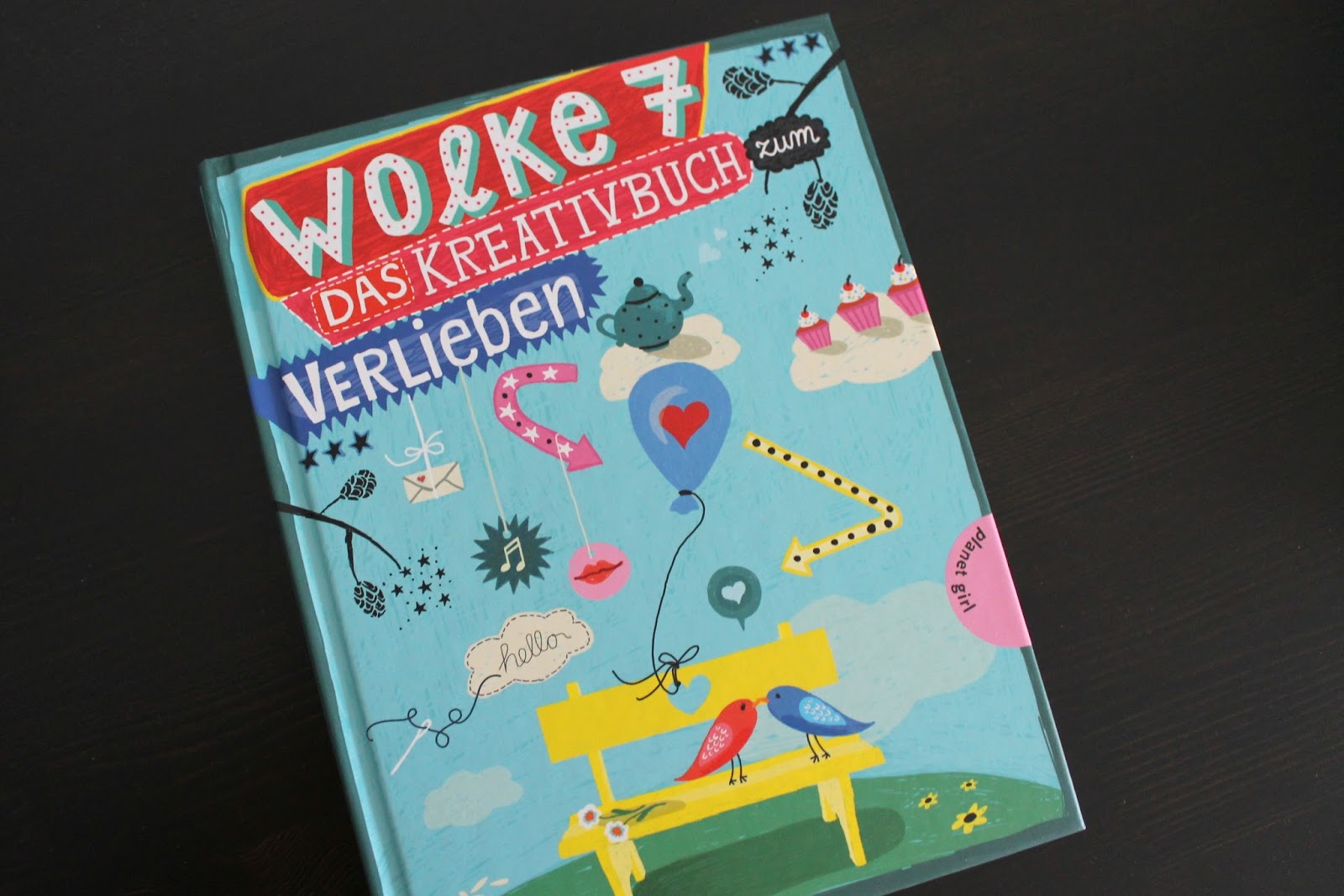 Kleines Freudenhaus: Mrs. Happy Serendipity schwebt auf Wolke 7