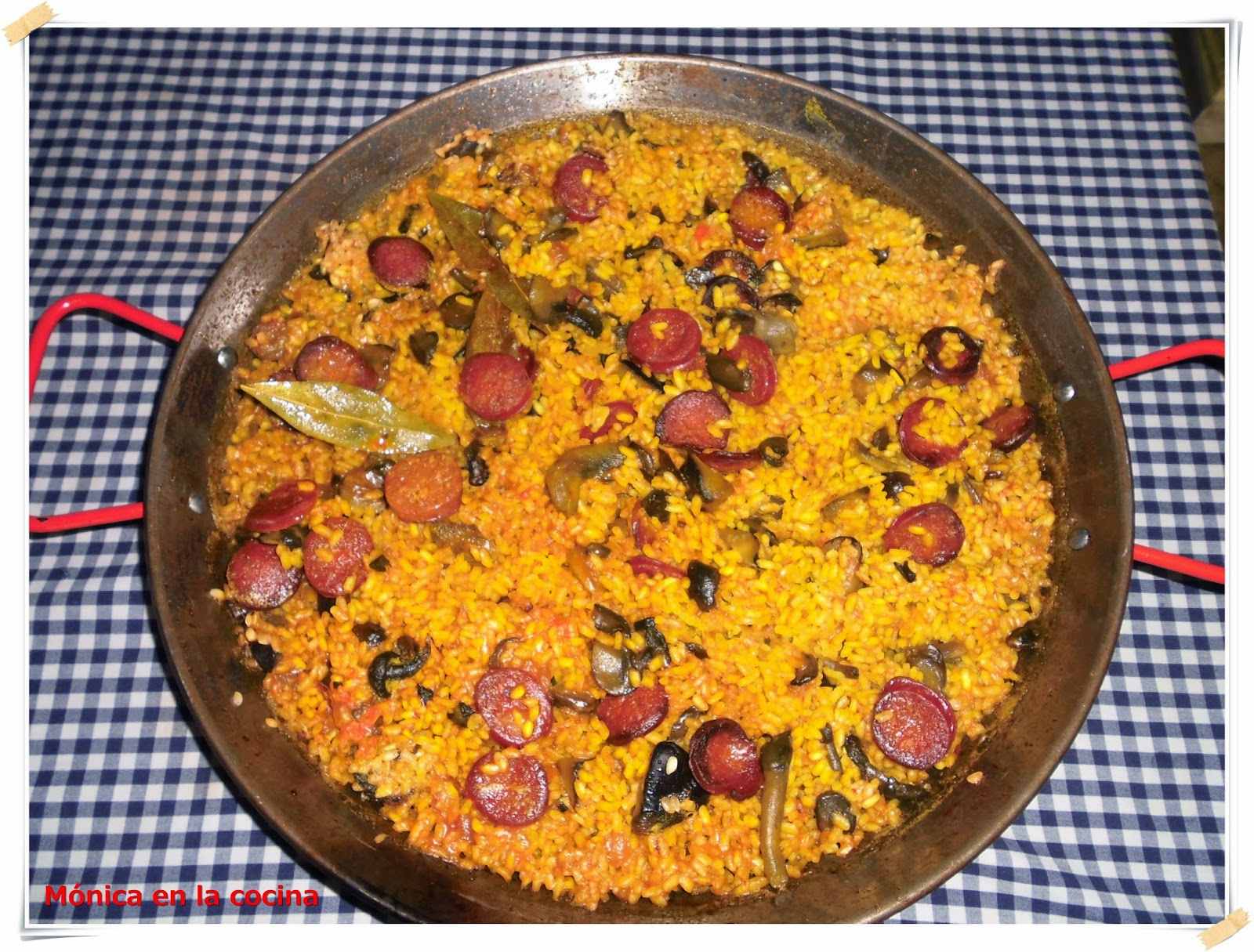 Mónica en la cocina Paella de chorizo y setas variadas