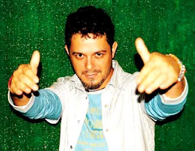 Alejandro Sanz Foto de Alejandro Sanz posando para fans