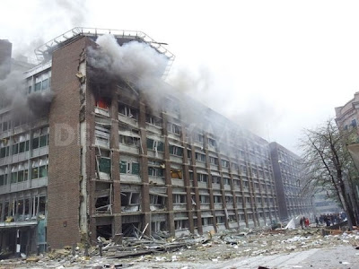 edificio en llamas por atentado explosión en oslo noruega hoy