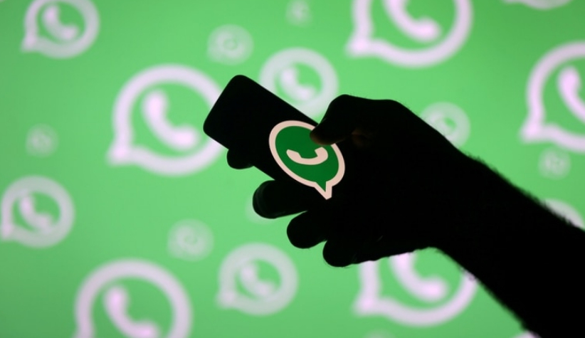 Orrore in WhatsApp: usava profilo falso per adescare bambine.