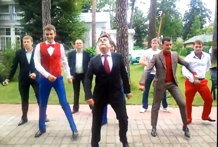 Медведев пародии. Танец Медведева Дмитрия Анатольевича.