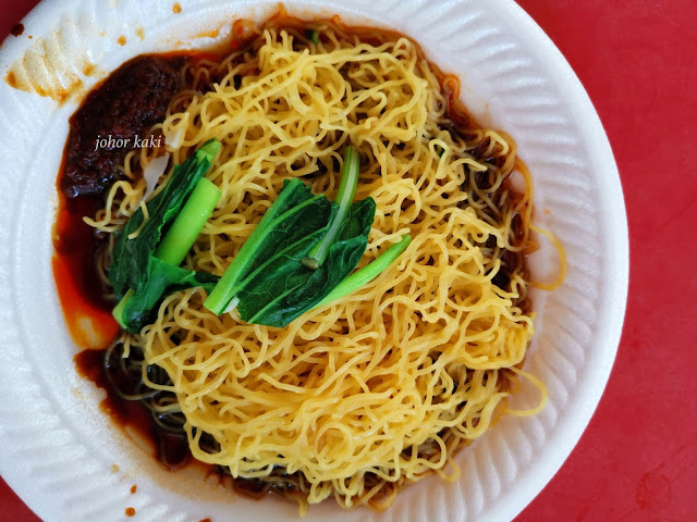 Hong Kong Soya Sauce Chicken Rice & Noodle in Singapore (After & Before it Became Michelin Star Hawker Chan) 香港油雞飯麵 Hawker Chan