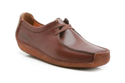 stores that sell clarks shoes