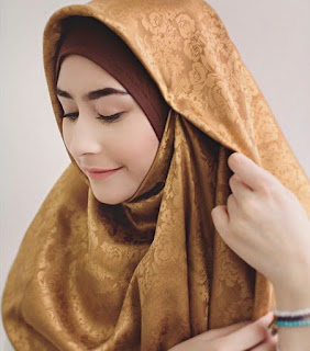 Hujatan Menyingkir Saat Prilly Latuconsina Mengenakan Hijab