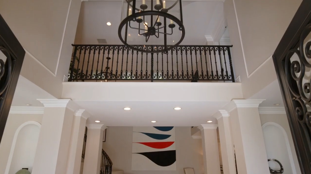 25 Photos vs. 721 Dolo Way, Los Angeles Interior Design Luxury Mansion Tour