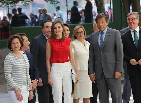 Queen Letizia wore Dutti Trousers, Carolina Herrera red satin blouse, and Mango perforated design sandals. carried Uterque snakeskin clutch (Summer 2013 collection)