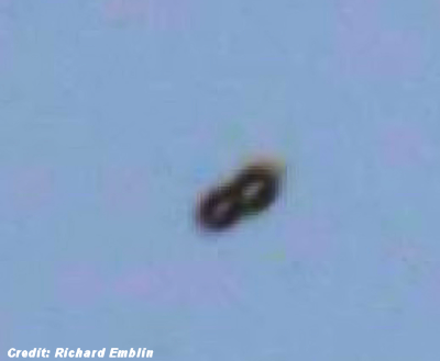 Shape-Shifting UFO Spotted Over Bogotá 4-12-15
