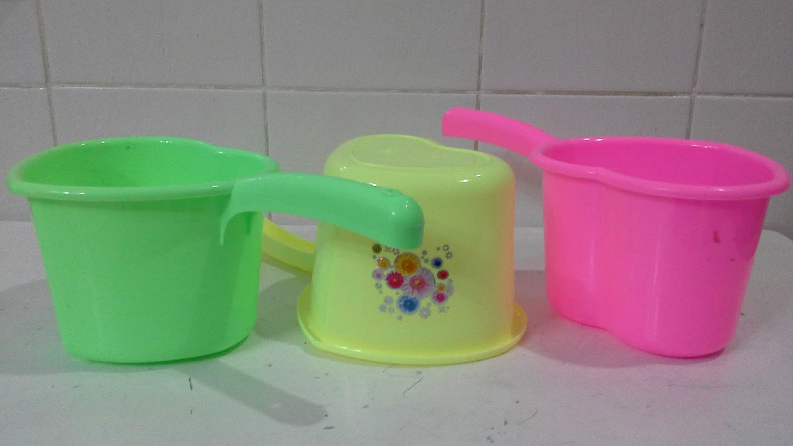 gambar ember dan gayung camping