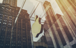 Apple and Qualcomm's big patent fight www.ipagenews.com Apple and Qualcomm's big patent fight www.ipagenews.com