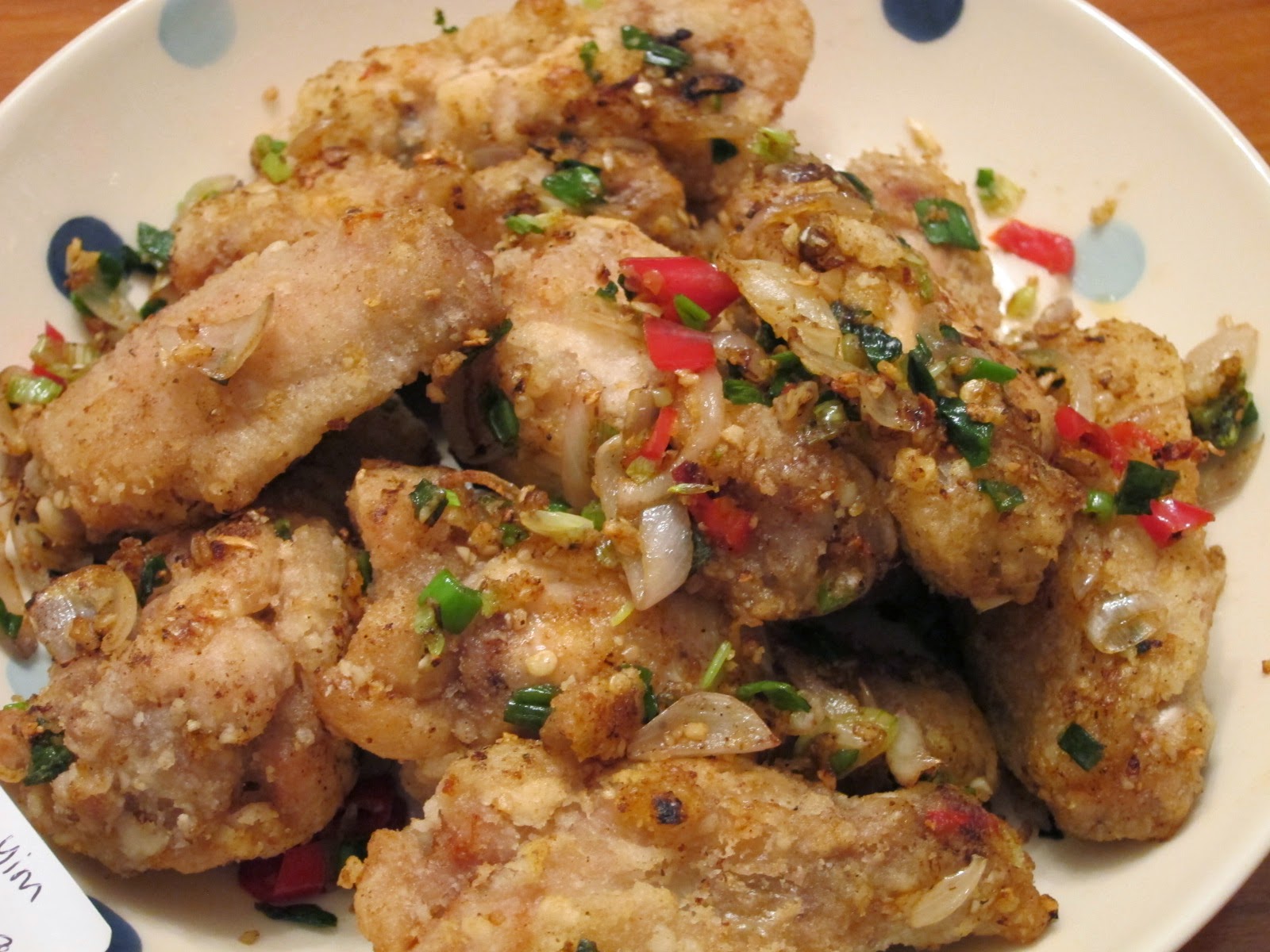 Pepper & Spicy Salt Chicken Wings (Jiw Yim Wings) / LUCY LOVES TO EAT