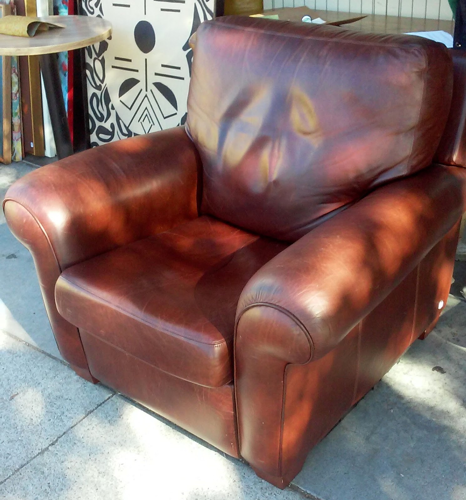 UHURU FURNITURE & COLLECTIBLES SOLD 7873 American Leather Recliner 265