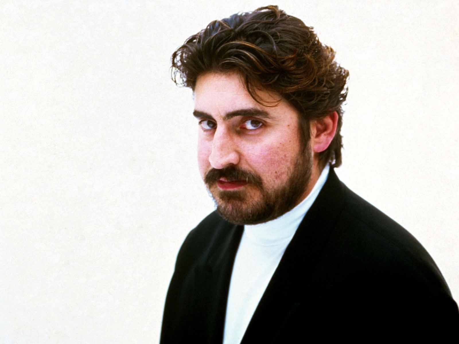 HQ Wallpapers: Alfred Molina Wallpapers