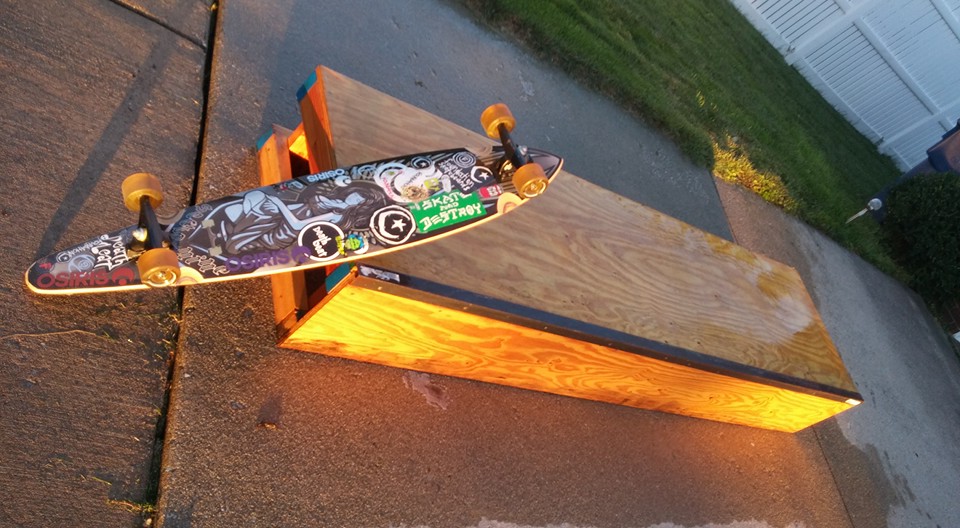 Rankin/Basshistorian Skateboard Grind box with rail for sale! Loacal