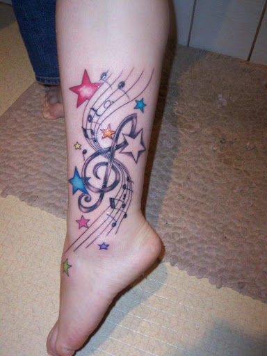 Musica pequena tatuagem no tornozelo