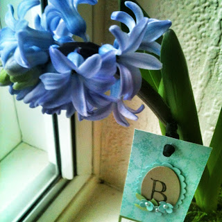 Beautiful Flowers with decorated tag - check this post to find out how to make your own paper flowers