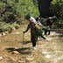 [Ελλάδα]Αστυνομικοί περπάτησαν για ώρες μέσα σε δάση και ποτάμια  με 750 δενδρύλλια κάνναβης που κατέσχεσαν 