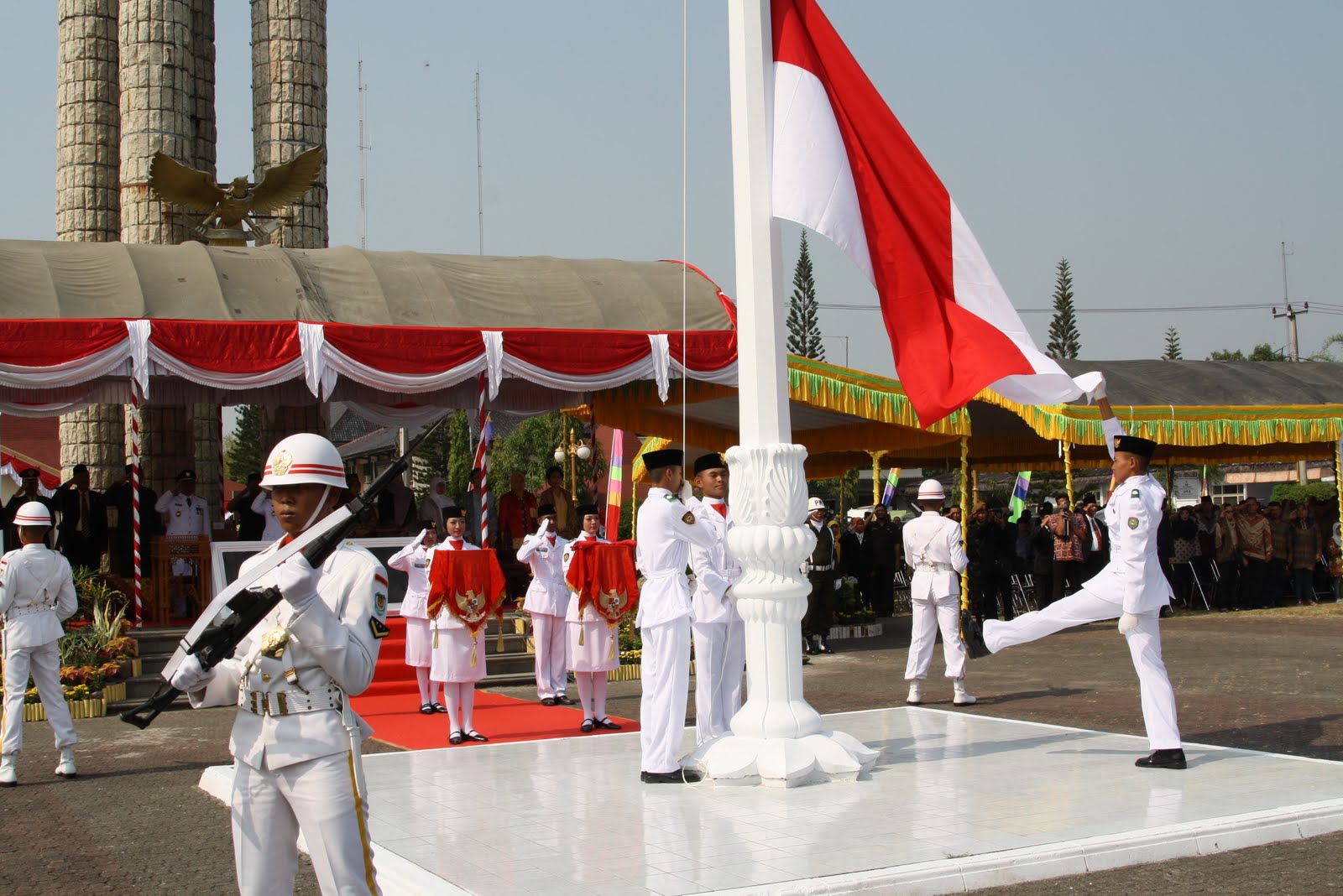 Upacara Puncak 17 Agustus Berjalan Khidmat