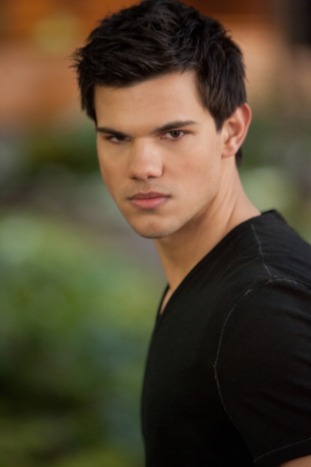 http://4.bp.blogspot.com/-_988fxYVLYs/T5n6JDUANqI/AAAAAAAAACc/eyllA1qoTgI/s1600/jacob-twilight-breaking-dawn-2.jpg