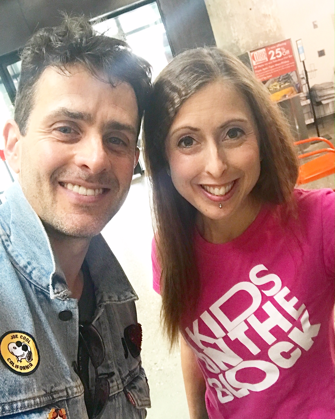 Vegan Crunk Omg! I Met Joey McIntyre! And Ate a Hummus Pita!
