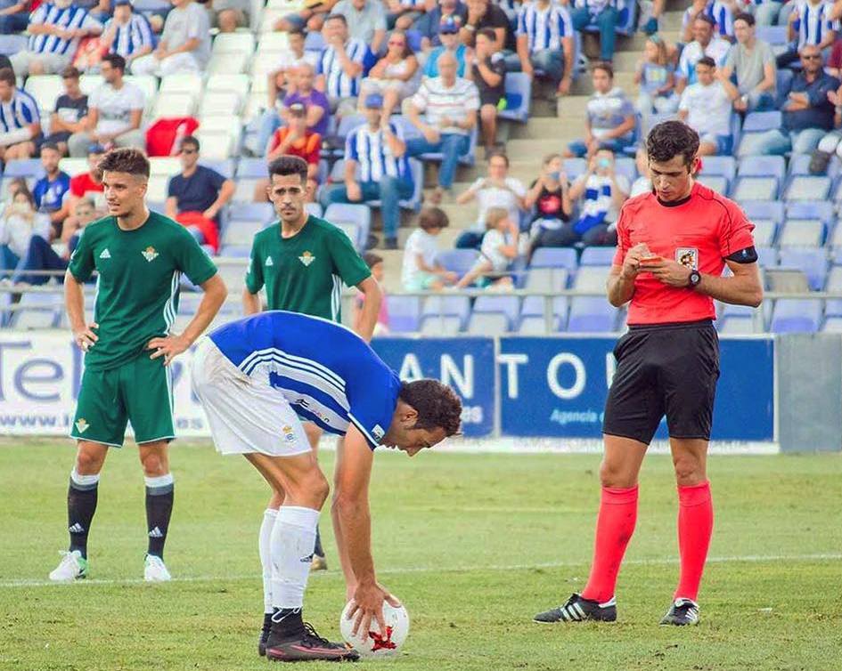 CONTRERAS DIGITAL GUZMÁN MANSILLA CUARTO ÁRBITRO EN EL PARTIDO DE