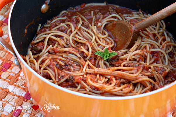 Easy One Pot Spaghetti with Meat Sauce