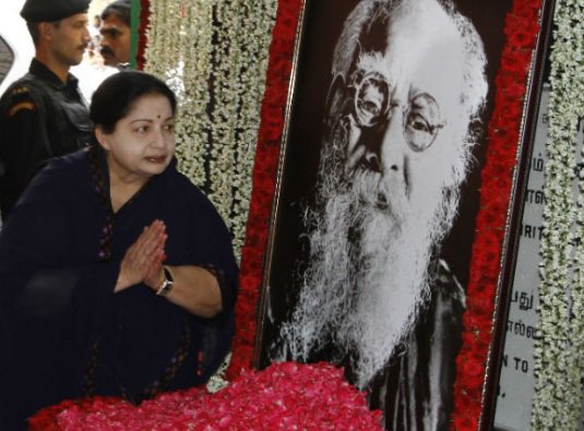 தந்தை பெரியாரின் பிறந்தநாளையையொட்டி தலைவர்கள் மரியாதை செலுத்தினார் தந்தை பெரியாரின் பிறந்தநாளையையொட்டி தலைவர்கள் மரியாதை செலுத்தினார்