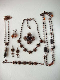 vintage style jewelry, earrings, necklaces, bracelet, brooch