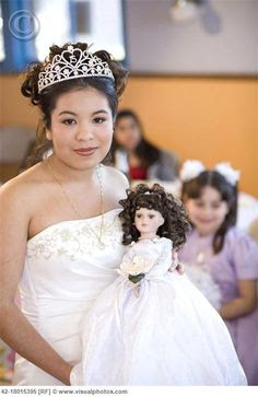 muñecas vestidas igual que la niña