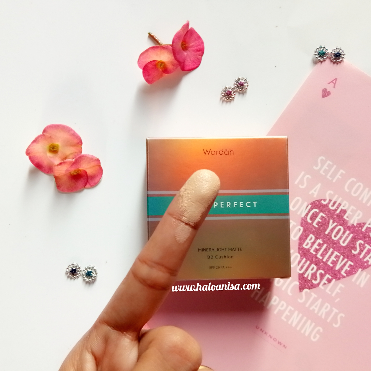 Agustus 2018 Anisa Beauty Space â¡ Tekstur dari Wardah Mineralight Matte BB Cushion ini sangat lembut dan creamy Untuk coveragenya sendiri menurutku bisa dibilang Medium Coverage