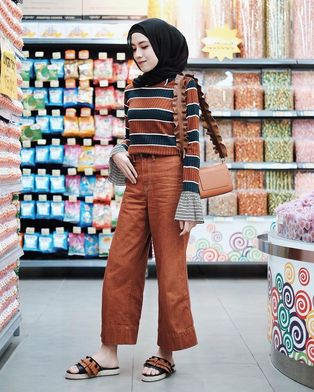 Outfit Baju Atasan Berhijab Ala Selebgram 2018 top pallazo cullotes sling bags straps keriting sendals flats blouse stripe orange bata biru dongker putih ciput pashmina hitam polos gaya casual klasik kain rajut wools ootd outfit 2018 laintai abu abu jajanan permen kue harga Outfit Baju Atasan Berhijab Ala Selebgram 2018 top pallazo cullotes sling bags straps keriting sendals flats blouse stripe orange bata biru dongker putih ciput pashmina hitam polos gaya casual klasik kain rajut wools ootd outfit 2018 laintai abu abu jajanan permen kue harga