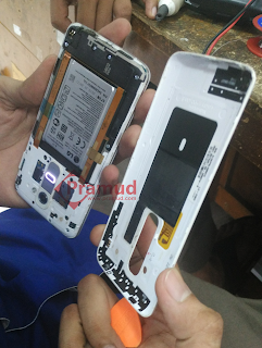 cara membongkar smartphone LG G2 D800, D801, D802