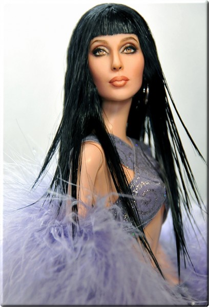 Muñeca o figura de acción con increíble parecido Cher