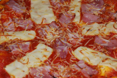 https://lasrecetasdeblinky.blogspot.com.es/2017/11/pizza-de-lacon-con-salsa-picante-reto.html