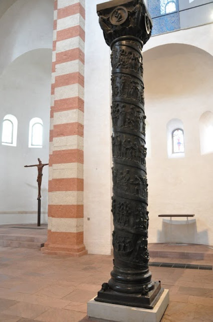 Romańska kolumna Chrystusa, zabytek ufundowany przez biskupa Bernwarda, przechowywana w Hildesheim