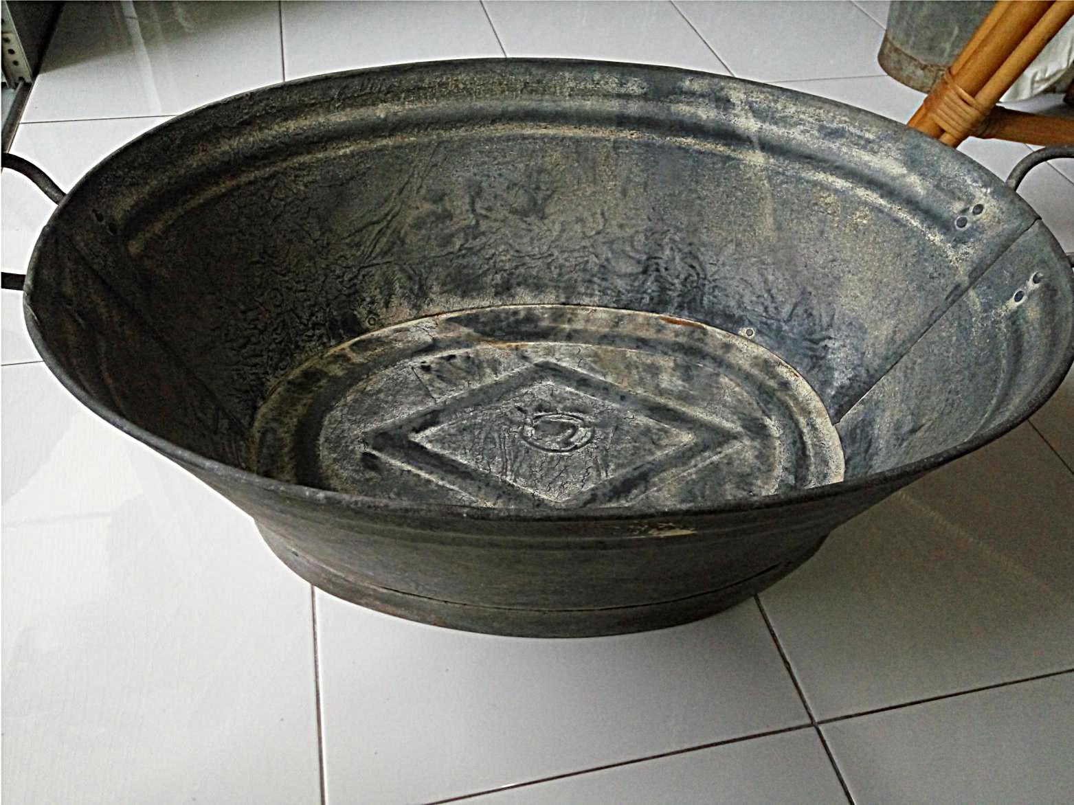Home Clearance Sale Vintage Galvanized Wash Tub 1950s