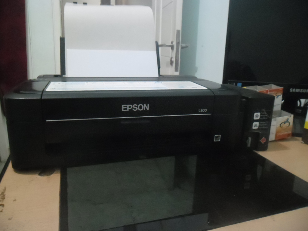 Принтер эпсон моргает капля. Принтер эпсон моргает капля. Принтер epson l210. Эпсон л355 панель управления. Принтер эпсон л100.