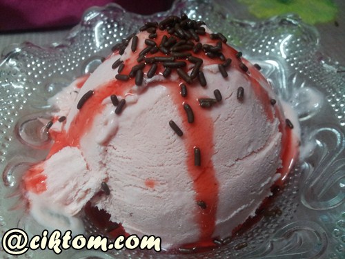 Aiskrim Yogurt Strawberry Gebu