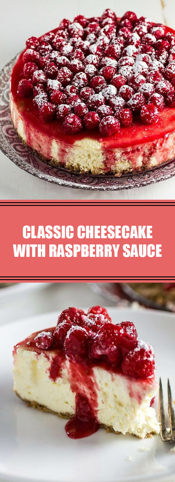 Classic Cheesecake with Raspberry Sauce