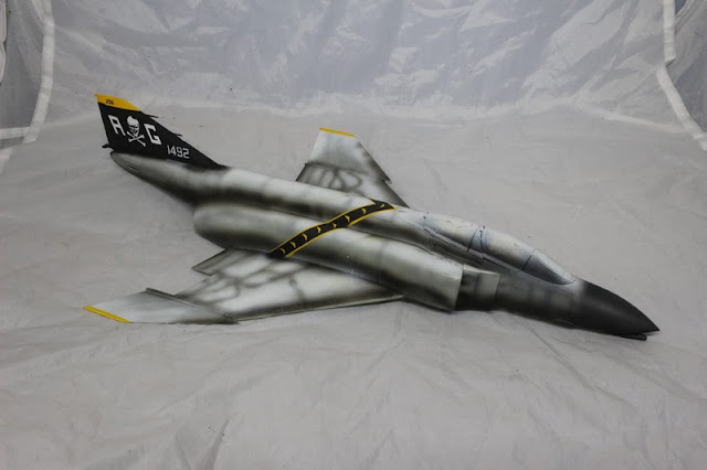 Montage pas à pas du F-4B Phantom II d'eduard au 1/48. F-4B Phantom II,Eduard 1/48, La réalisation de la décoration.